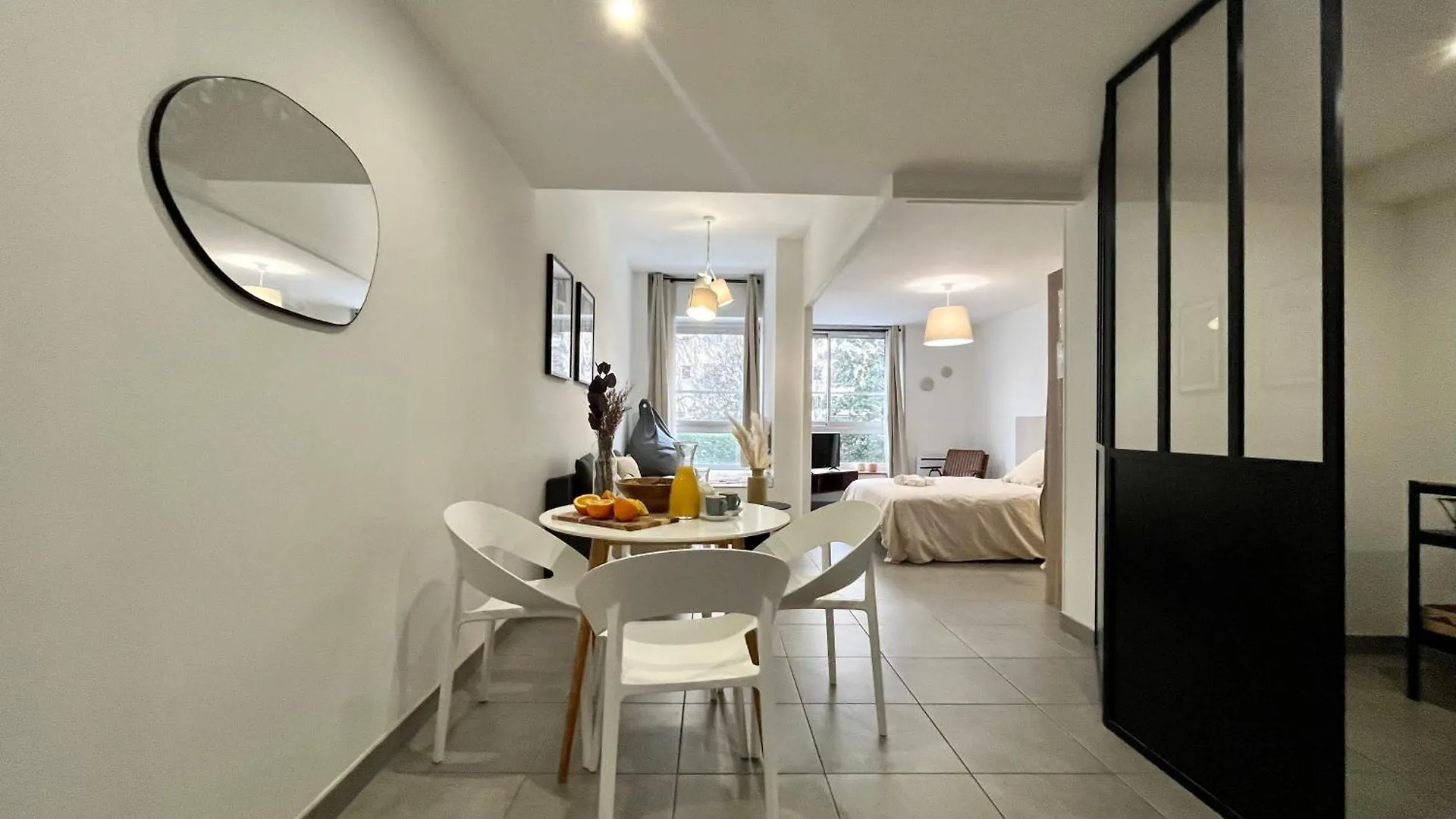Suite Danbury Lyon Apartment
