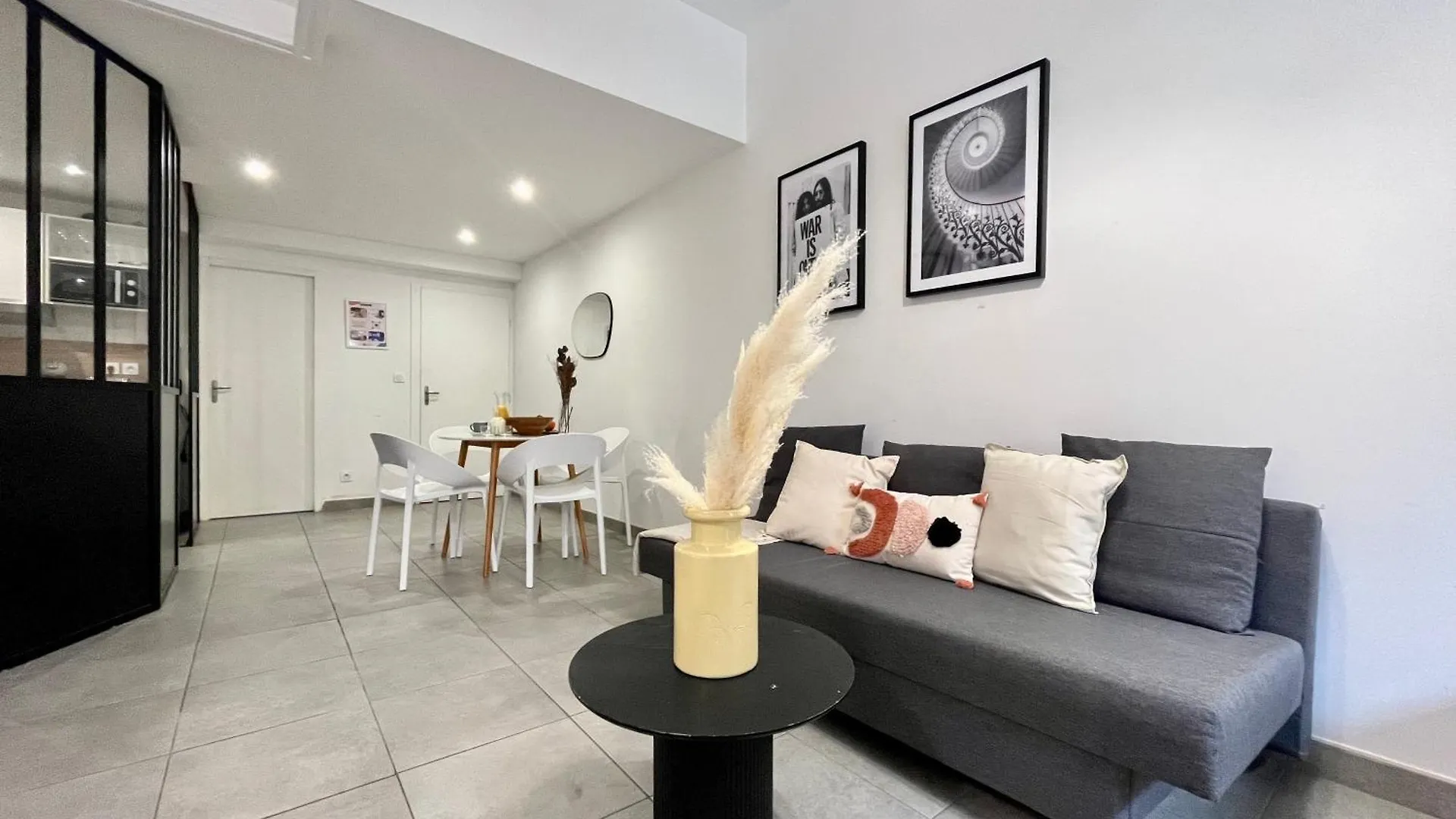 Apartment Suite Danbury Lyon France