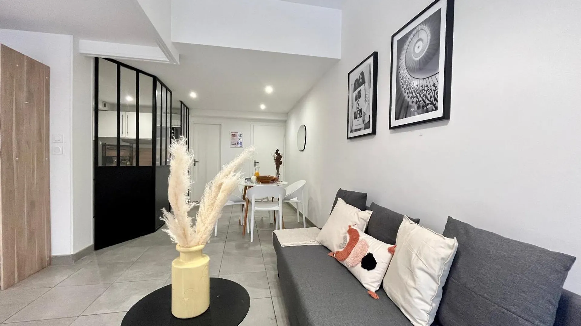 Suite Danbury Lyon 0*,  France